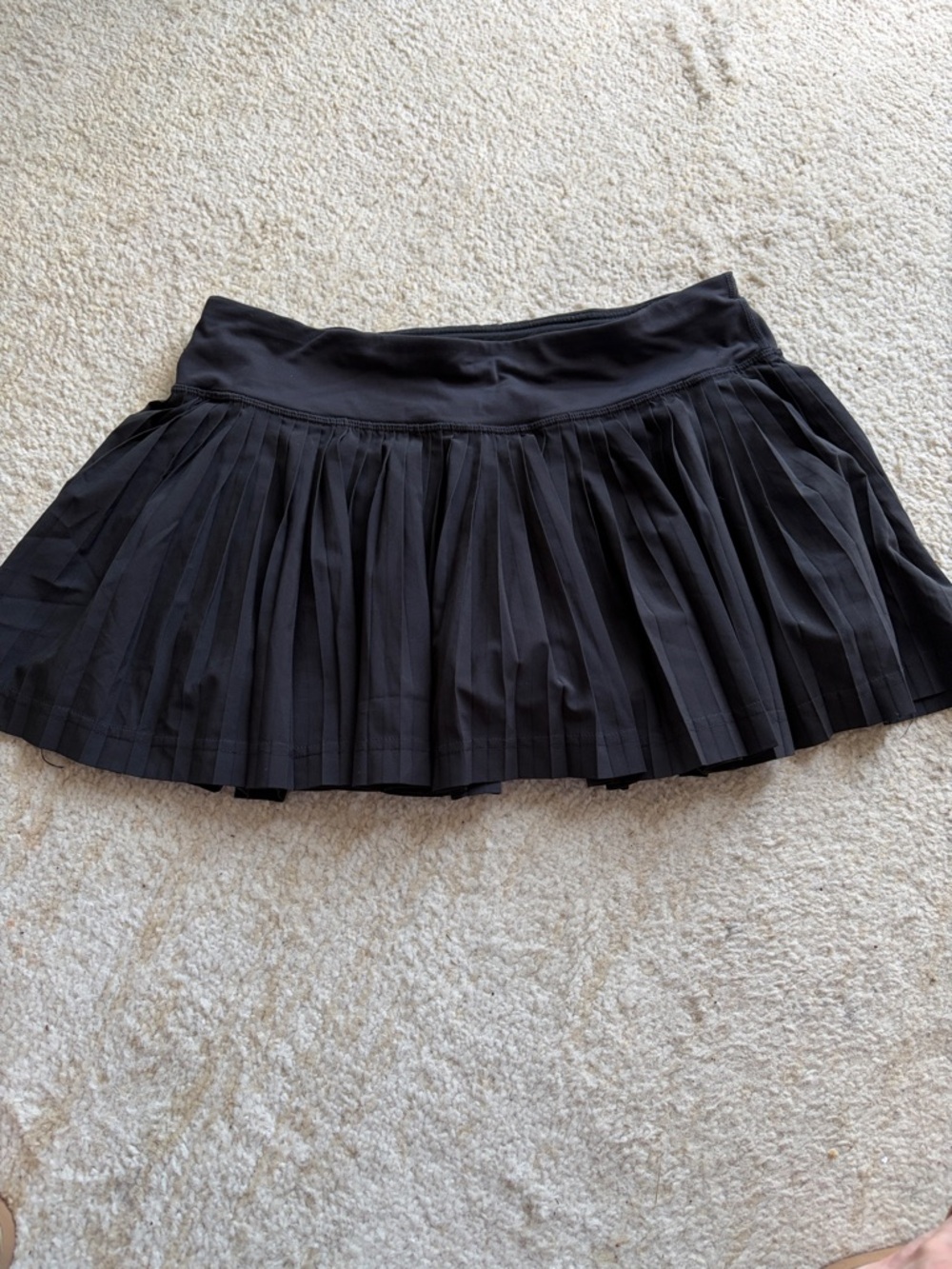 Lululemon Women's Black Pleated Skater Skirt golf or tennis size 6 missing tag